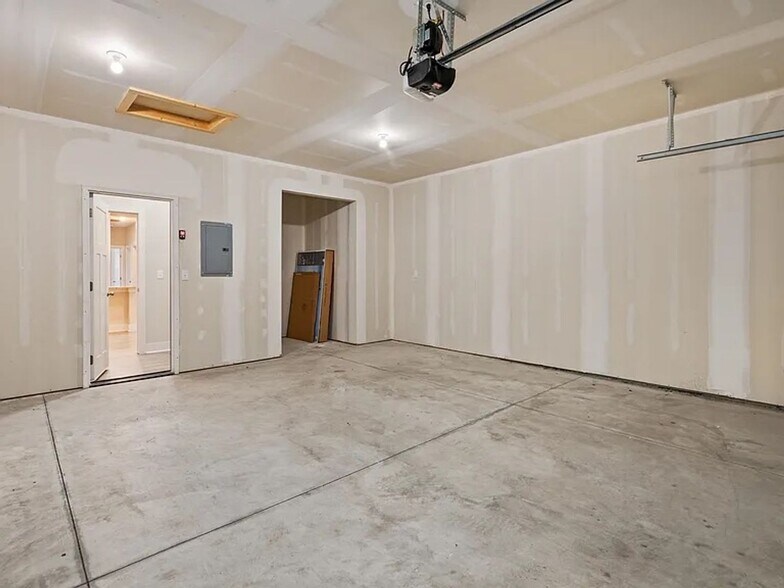 Building Photo - 3518 W 45th St S