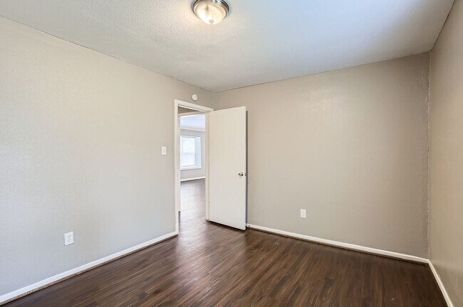 Building Photo - 5607 Circlegate Dr