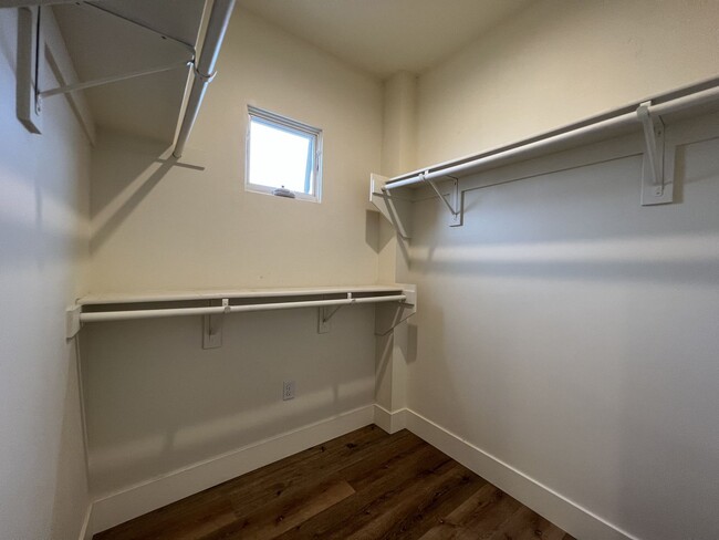 Building Photo - Modern 3BD/2.5BA in La Jolla! Private Doub...