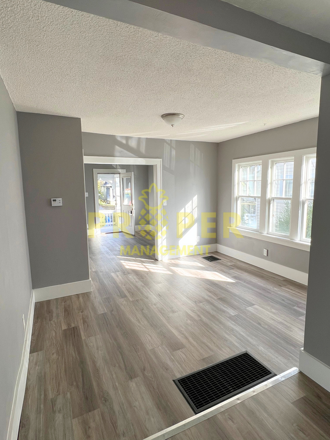 Building Photo - 4 bedroom, 2 bathrooms house for rent