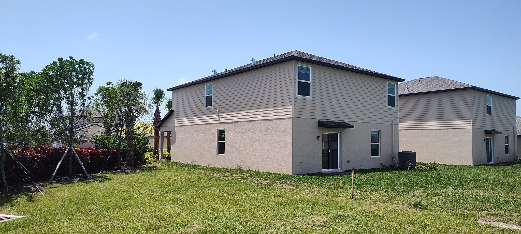 Building Photo - 667 Carlyle Way