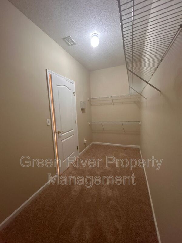 Building Photo - 2120 Stone Creek Dr