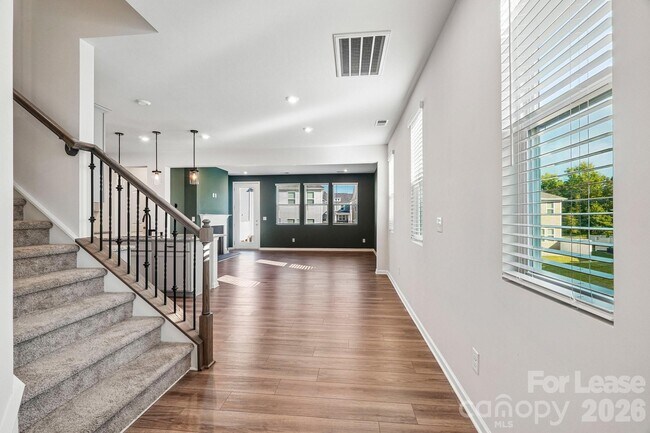 Building Photo - 15618 Little Bluestem St