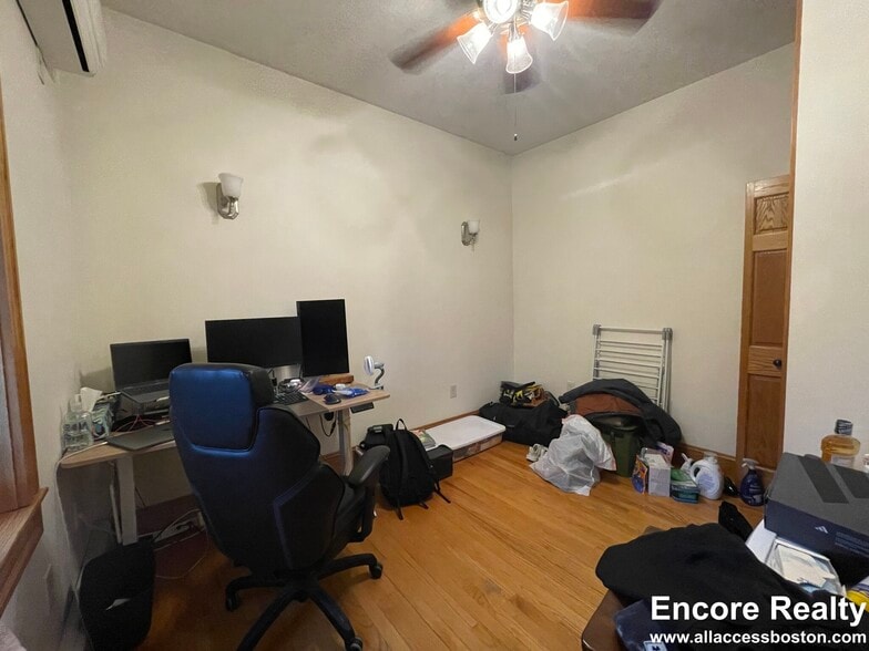 Building Photo - 66 Pinckney St