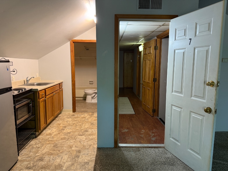 Building Photo - 329 Taylor Ave