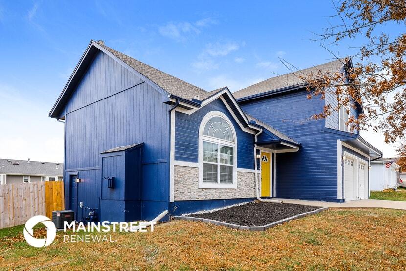 Building Photo - 845 SW Country Hill Dr