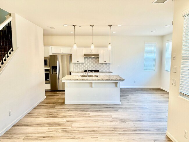 Building Photo - Newly Built 3/2.5 Bonadelle Home in Riverstone Community