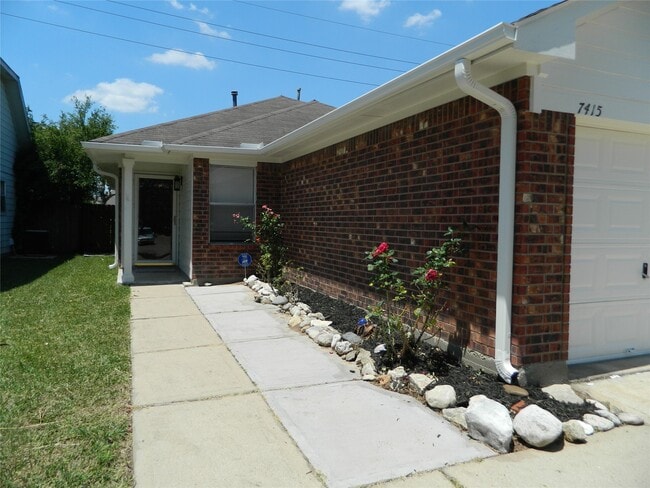 Building Photo - 7415 River Pines Dr