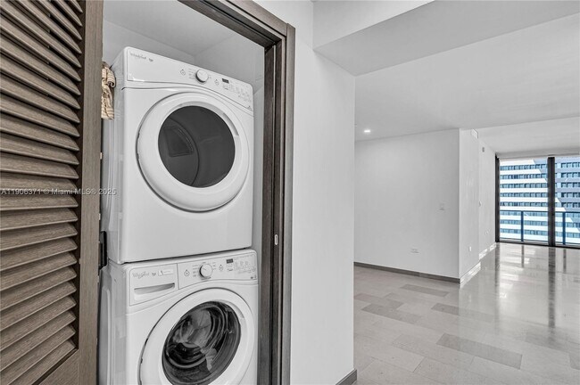 Building Photo - 88 SW 7th St