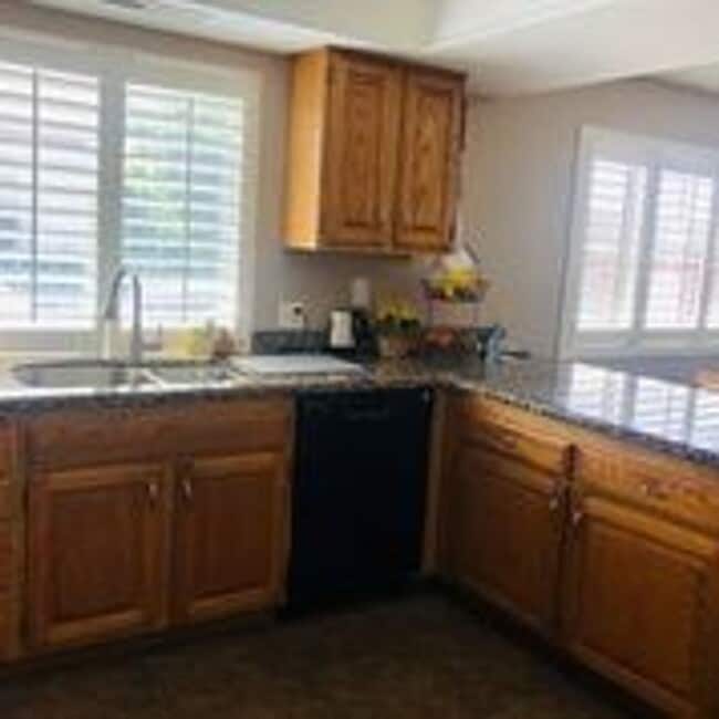 Building Photo - Cute 2 Bedroom, 2 Bathroom Townhome in Dix...