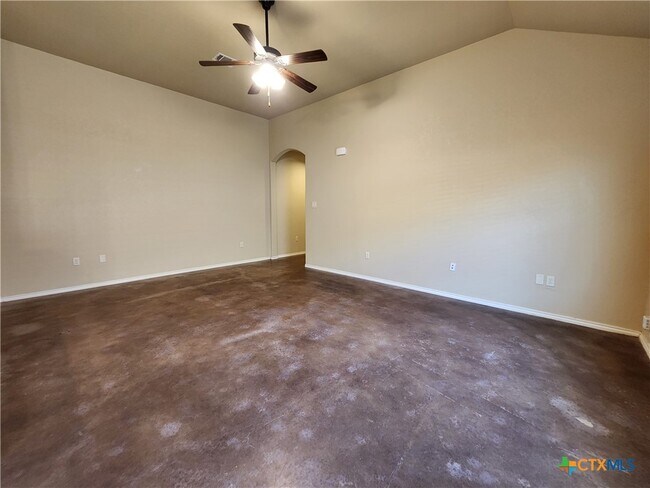 Building Photo - 2567 Pahmeyer Rd