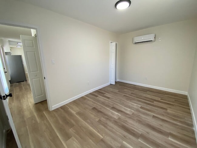 Building Photo - 1645 W Adams Blvd