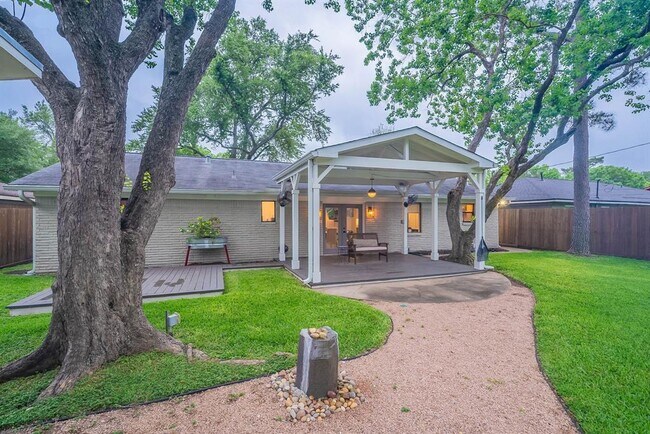 Building Photo - 5810 Effingham Dr
