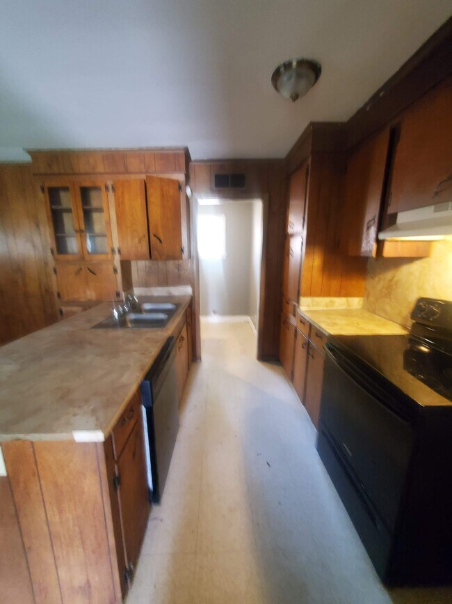 Building Photo - 2828 N 5th Ave