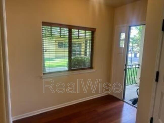 Building Photo - 1709 SE Softwood Way