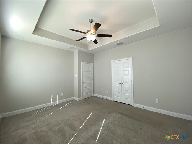 Building Photo - 1331 Hillsong St