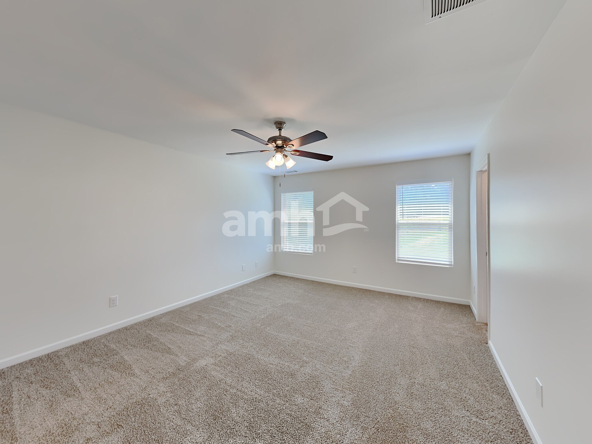 Building Photo - 290 Maxton Ave