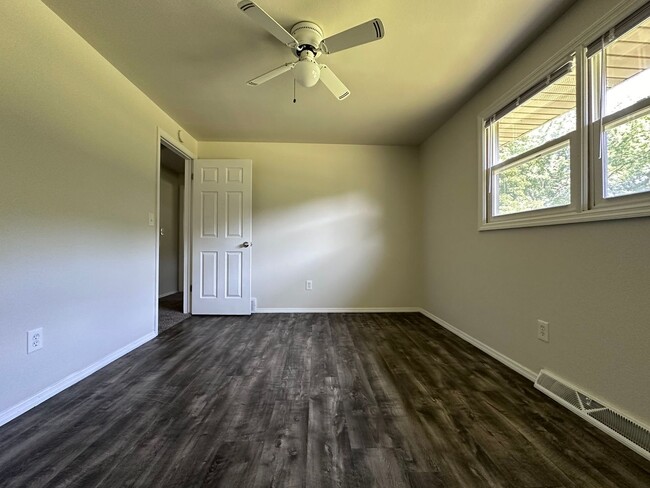 Building Photo - 2746 Nicolet Dr