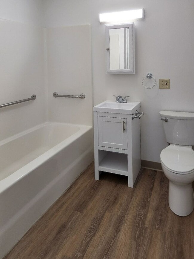 Building Photo - 1 bed, 1 bath independent senior living (55+ years of age) heat, hot water, & electricity include...