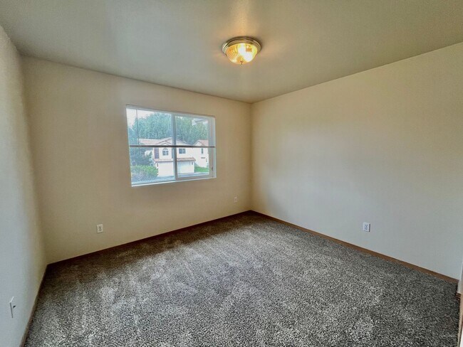 Building Photo - 2105 Yellowstone St