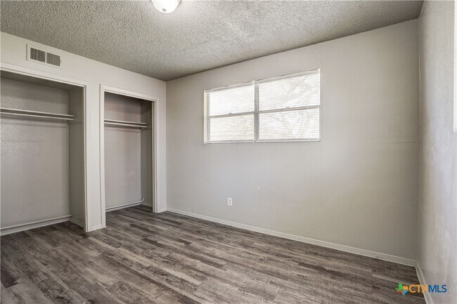 Building Photo - 714 Martindale Rd