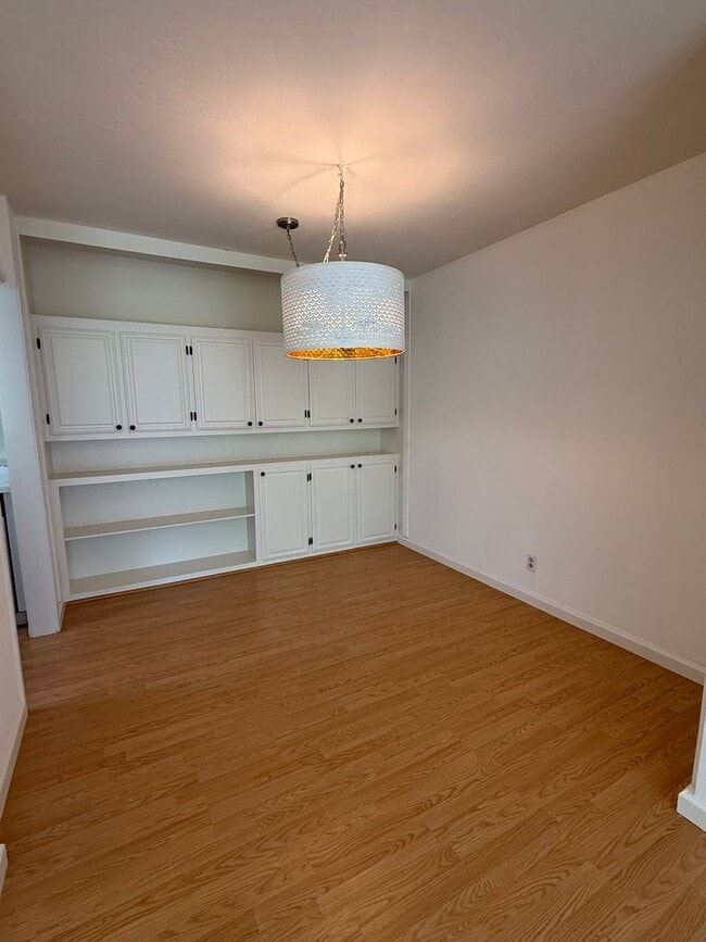 Building Photo - 1 Bed, 1 Bath Condo in Prime Belmont Location