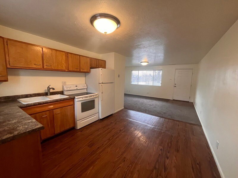 Building Photo - 166 N 400 E