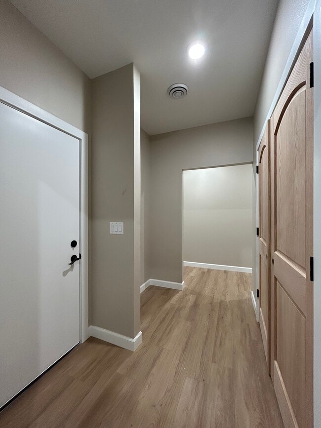 Building Photo - 1112 Reserve St N