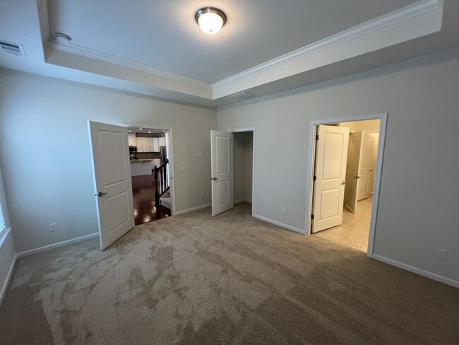Building Photo - 447 Warren Hill Dr