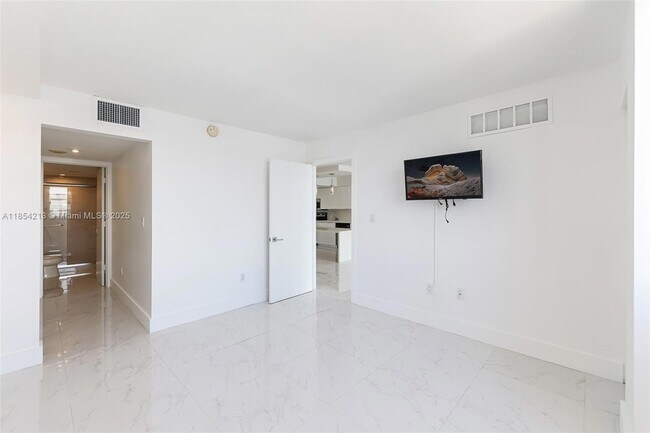 Building Photo - 5701 Collins Ave