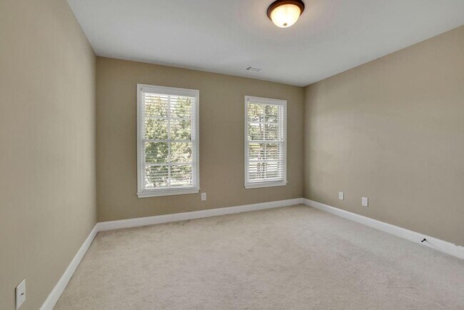 Building Photo - 1225 Mcminn Way