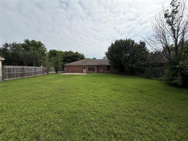 Building Photo - 305 Lois St