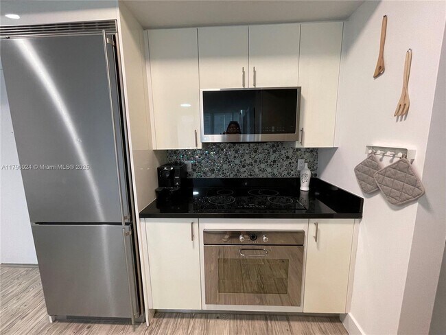 Building Photo - 92 SW 3rd St