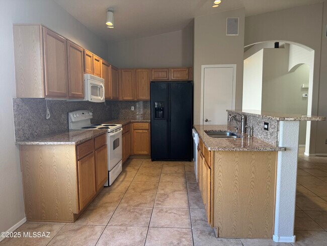 Building Photo - 9005 N Silver Moon Way