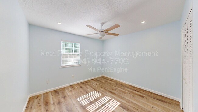 Building Photo - 450 Aquatic Dr