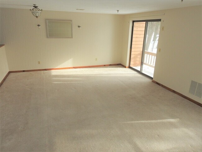 Building Photo - 132 W Meadow Rd