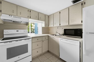 Building Photo - 250 180th Dr