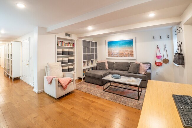 Building Photo - 226 1st St