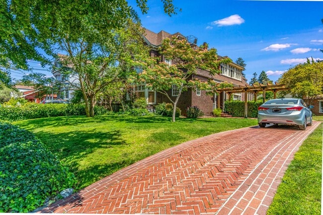 Building Photo - 1236 Sherman St