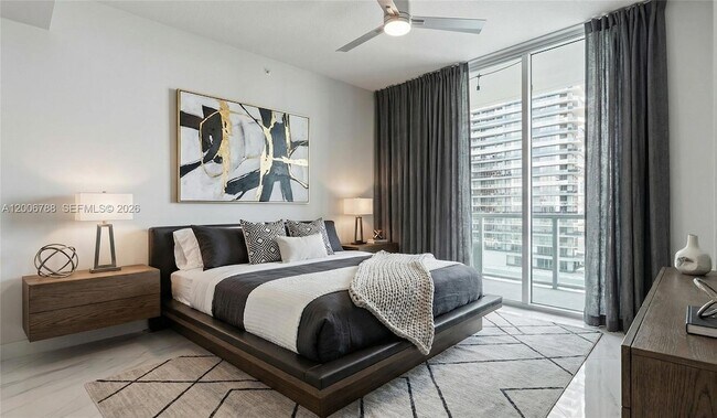 Building Photo - 1111 SW 1st Ave