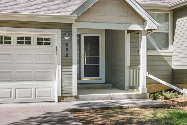 Building Photo - 658 Wild Ridge Cir