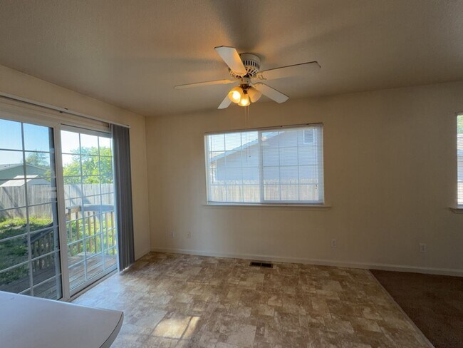 Building Photo - 3121 Matthew Ln