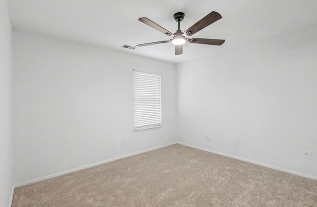 Building Photo - 104 Tweed Ct