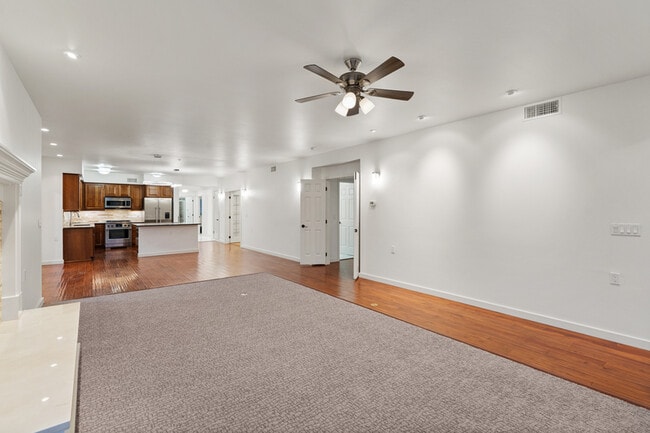 Building Photo - 355 W Waterside Dr