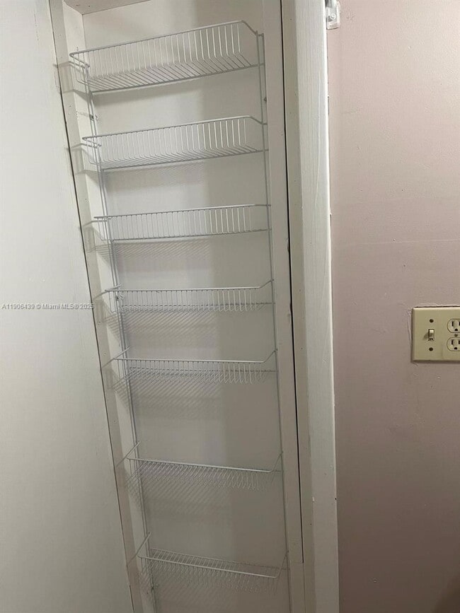 Building Photo - 8635 SW 102nd Ave