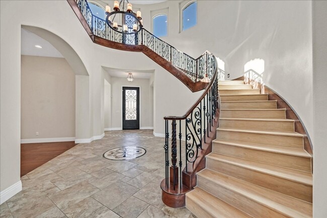 Building Photo - Custom Luxury Home with Strip and Mountain Views!