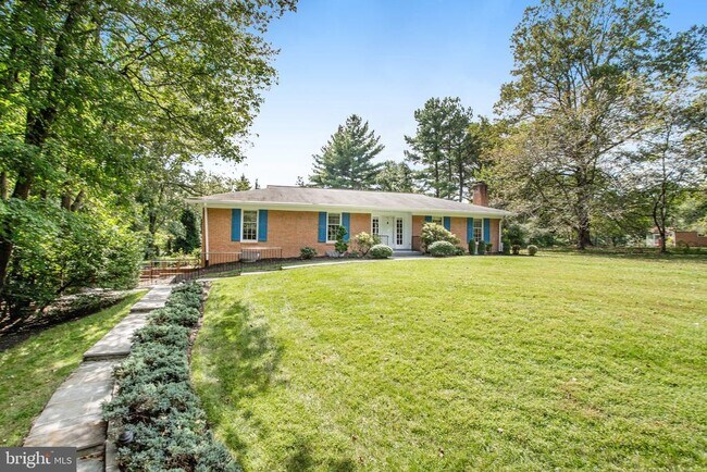 Primary Photo - 9801 Orchid Cir