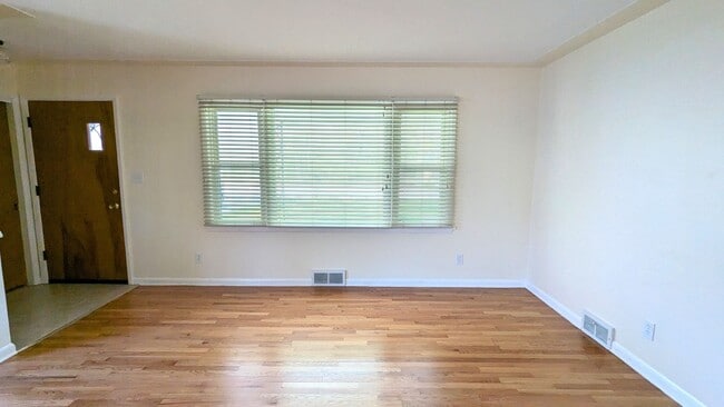 Building Photo - 755 Oakmere Pl