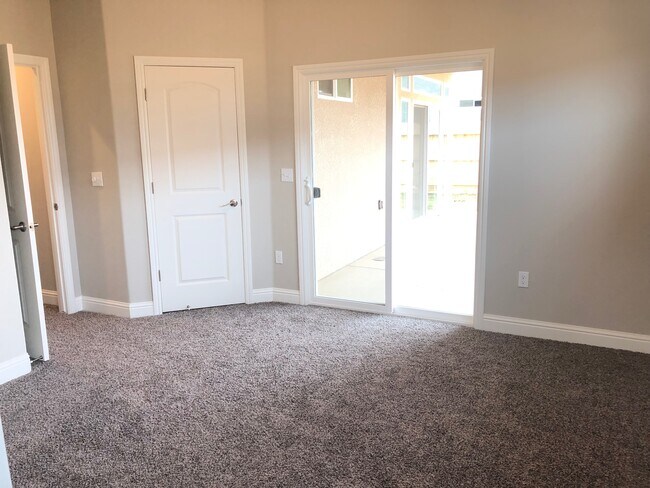 Building Photo - 483 Glendon Pl