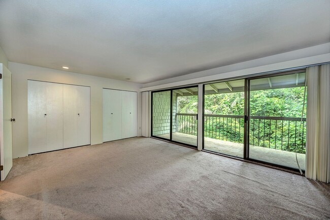 Building Photo - Lake Ballinger Townhouse 3 Bedroom